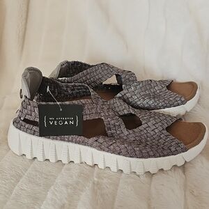 bernie mev. Women's Vegan Sandals - Textured Black and White